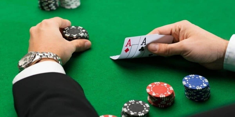 Bài tú lơ khơ là gì? Hướng dẫn chơi bài cơ bản cho người mới 1 Giới thiệu khái quát game bài tú lơ khơ